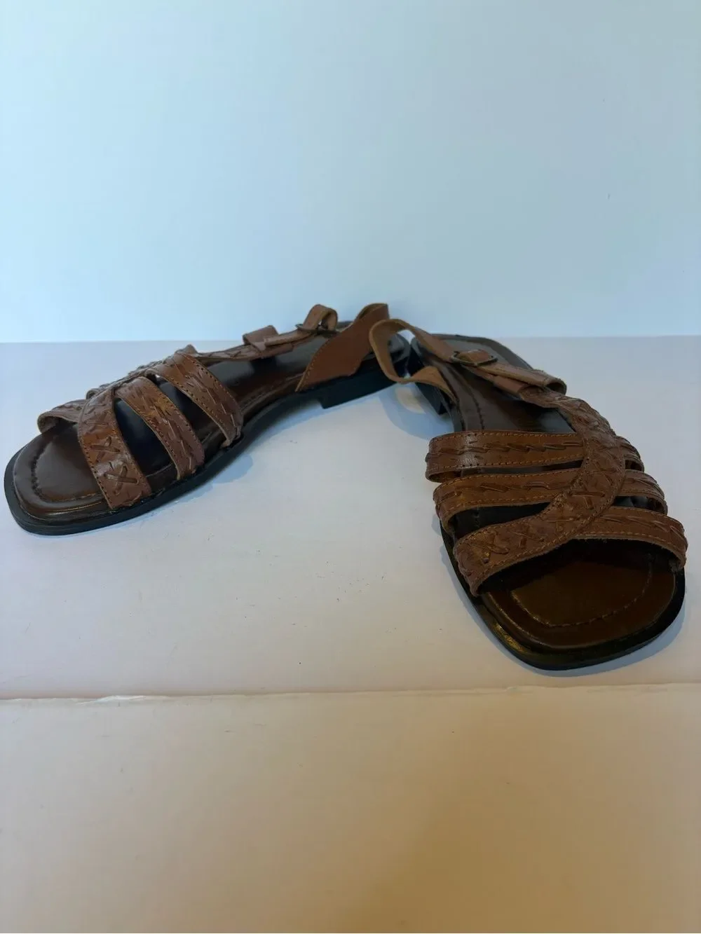Judith Women's Brown Leather Strappy Flat Sandals Size 7 1/2 Look new!